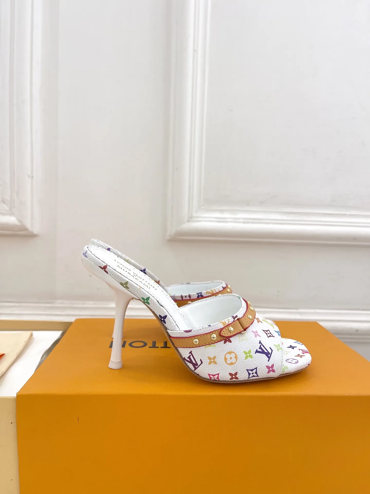 👟👟Ex-factory price 580👟👟 LV | Louis Vuitton 25𝐬𝐬 🧡💚2025 early spring new top version‼ ️The original version is the same. The counter features the latest LV Full of high-end feel! A popular model among bloggers at home and abroad, it’s retro and fashionable and looks amazing on your feet! Mainly recommended models on the official website★ ━━━━━ ЅᏇєєt ━━━━━ ▪️Upper: high-custom rainbow-colored presbyopia leather ▪️Lining: imported sheepskin ▪️Outsole: original Italian leather outsole ▪️Heel height: 5.5cm / 9.5cm ▪️Shoe size: 35-39 (34, 40, 41, 42 customized)